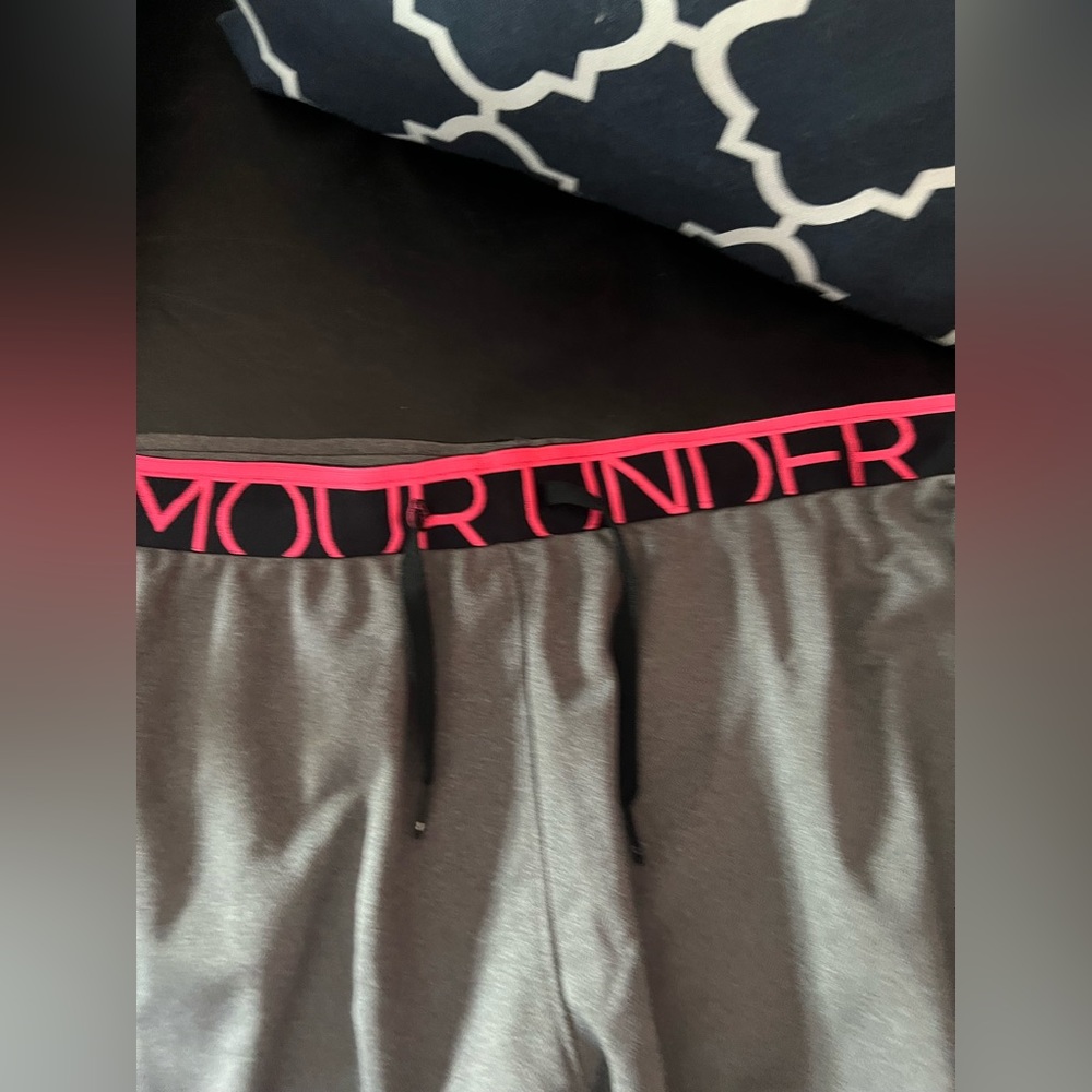 Cute under armor shorts cute waist  these are sooo comfortable